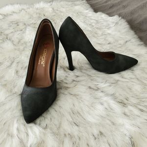 2/$15 Pointed Toe Heels Faux Suede 5.5